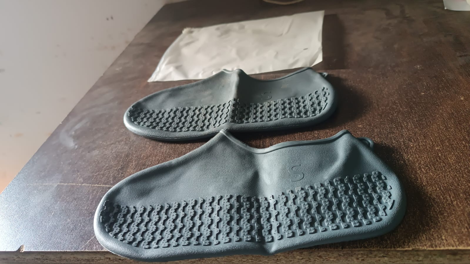 Non-slip Silicone Reusable Waterproof Rain Shoes Covers (1 Pair  Small  Mix Color)